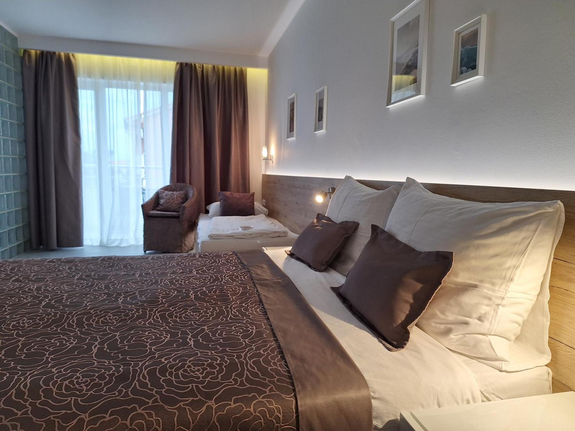 House Novalia Hotel Novalja Buitenkant foto