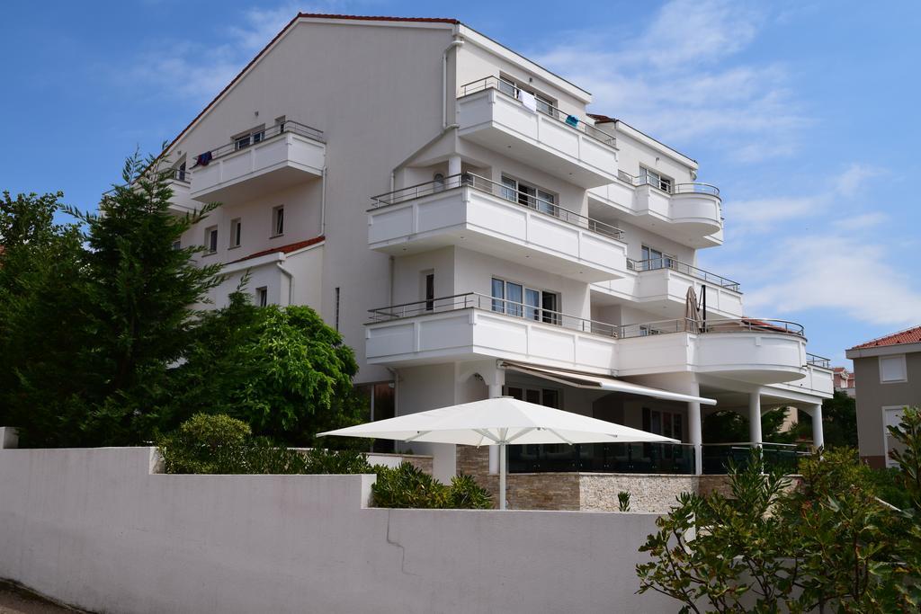 House Novalia Hotel Novalja Buitenkant foto